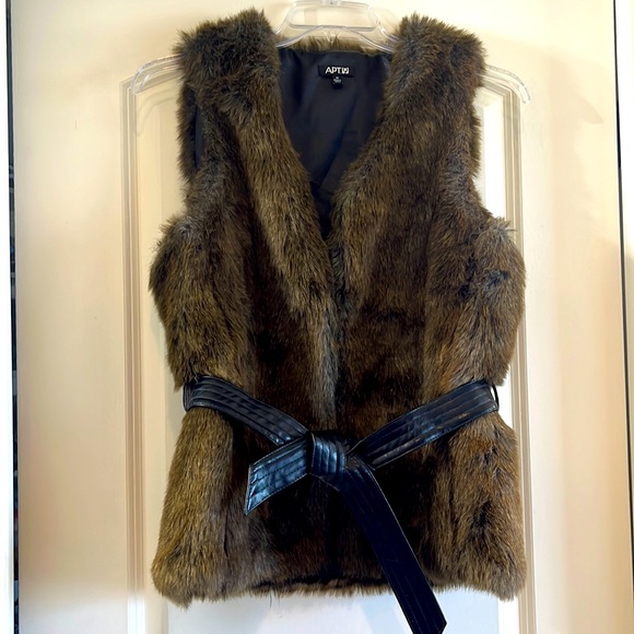 Apt 9 faux fur vest - Picture 1 of 5